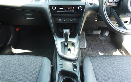 Toyota Yaris Cross, 2022 год, 1 626 000 рублей, 16 фотография