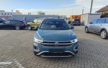 Volkswagen T-Roc I, 2022 год, 2 682 000 рублей, 3 фотография