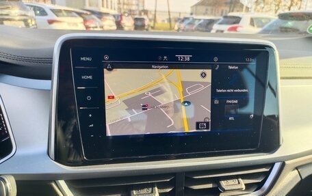 Volkswagen T-Roc I, 2022 год, 2 682 000 рублей, 8 фотография