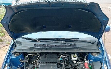 Toyota Yaris I рестайлинг, 2001 год, 300 000 рублей, 15 фотография