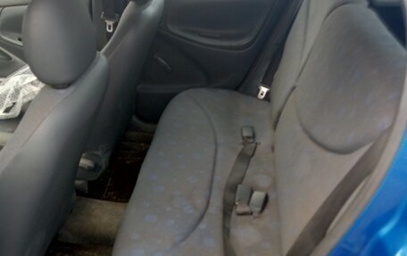 Toyota Yaris I рестайлинг, 2001 год, 300 000 рублей, 11 фотография