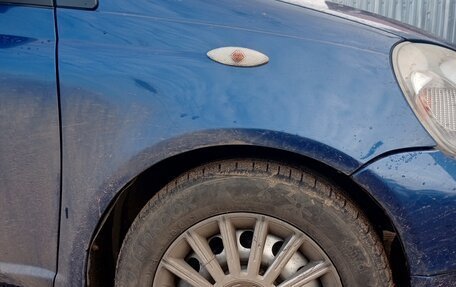 Toyota Yaris I рестайлинг, 2001 год, 300 000 рублей, 6 фотография