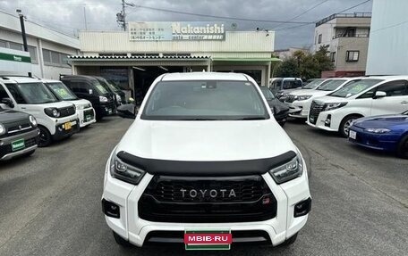 Toyota Hilux VIII, 2022 год, 3 960 000 рублей, 2 фотография