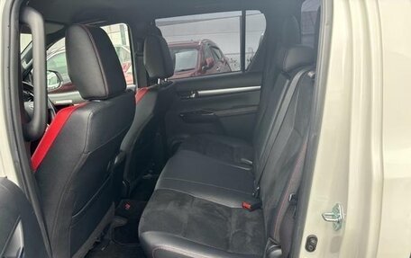 Toyota Hilux VIII, 2022 год, 3 960 000 рублей, 12 фотография