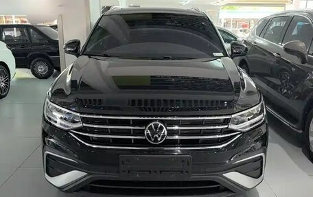 Volkswagen Tiguan II, 2022 год, 1 730 000 рублей, 1 фотография