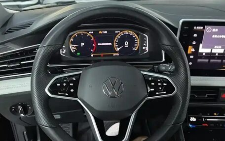 Volkswagen Tiguan II, 2022 год, 1 730 000 рублей, 9 фотография