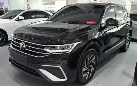 Volkswagen Tiguan II, 2022 год, 1 730 000 рублей, 2 фотография