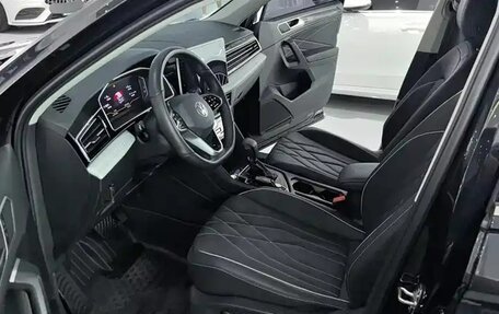 Volkswagen Tiguan II, 2022 год, 1 730 000 рублей, 5 фотография