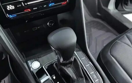 Volkswagen Tiguan II, 2022 год, 1 730 000 рублей, 11 фотография