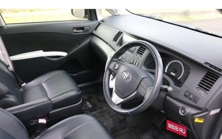 Toyota ISis I, 2015 год, 1 280 000 рублей, 11 фотография