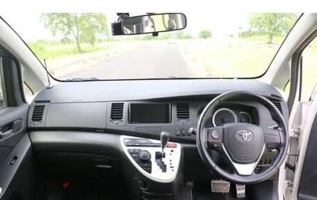 Toyota ISis I, 2015 год, 1 280 000 рублей, 16 фотография