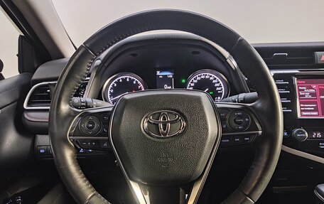 Toyota Camry, 2020 год, 3 550 000 рублей, 10 фотография