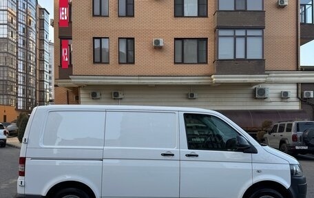 Volkswagen Transporter T5 рестайлинг, 2015 год, 2 350 000 рублей, 2 фотография