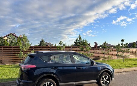 Toyota RAV4, 2018 год, 1 950 000 рублей, 4 фотография