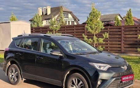 Toyota RAV4, 2018 год, 1 950 000 рублей, 3 фотография