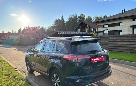 Toyota RAV4, 2018 год, 1 950 000 рублей, 6 фотография