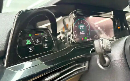 Volkswagen Golf VIII, 2022 год, 2 150 000 рублей, 14 фотография