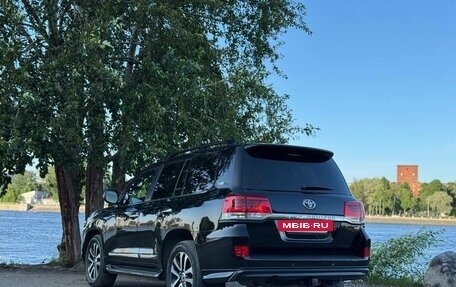 Toyota Land Cruiser 200, 2018 год, 6 800 000 рублей, 3 фотография