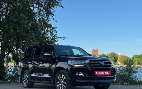 Toyota Land Cruiser 200, 2018 год, 6 800 000 рублей, 2 фотография