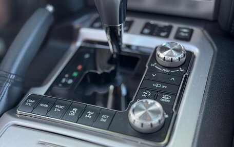 Toyota Land Cruiser 200, 2018 год, 6 800 000 рублей, 8 фотография