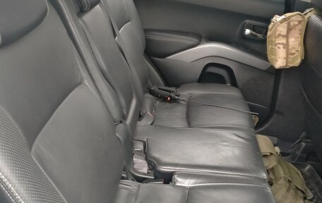 Mitsubishi Outlander III рестайлинг 3, 2007 год, 1 100 000 рублей, 9 фотография