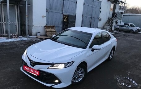 Toyota Camry, 2018 год, 1 900 000 рублей, 2 фотография