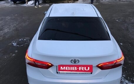 Toyota Camry, 2018 год, 1 900 000 рублей, 6 фотография