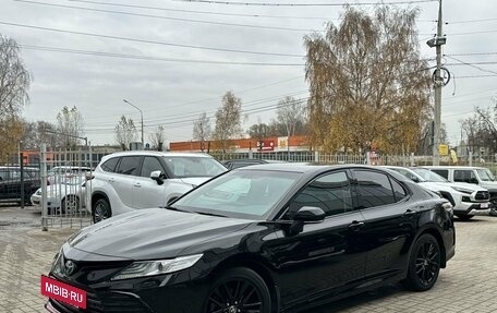 Toyota Camry, 2021 год, 3 290 000 рублей, 2 фотография