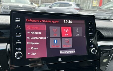 Toyota Camry, 2021 год, 3 290 000 рублей, 10 фотография