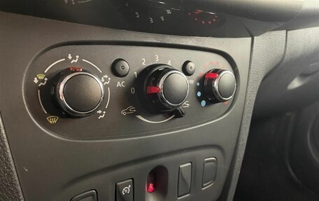 Renault Sandero II рестайлинг, 2015 год, 699 000 рублей, 16 фотография