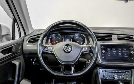 Volkswagen Tiguan II, 2020 год, 2 940 000 рублей, 21 фотография