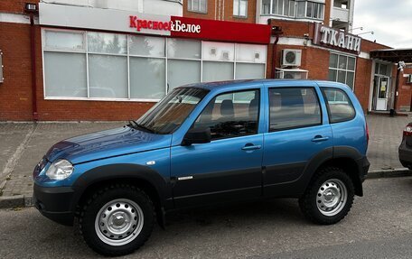Chevrolet Niva I рестайлинг, 2017 год, 850 000 рублей, 2 фотография