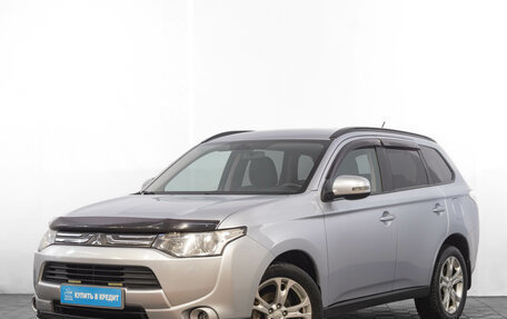 Mitsubishi Outlander III рестайлинг 3, 2012 год, 1 649 000 рублей, 4 фотография