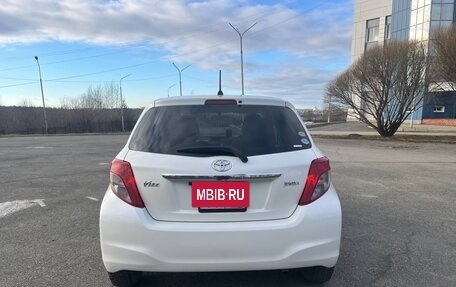 Toyota Vitz, 2011 год, 870 000 рублей, 4 фотография