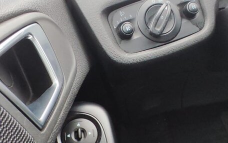 Ford Fiesta, 2015 год, 950 000 рублей, 9 фотография