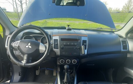 Mitsubishi Outlander III рестайлинг 3, 2008 год, 990 000 рублей, 13 фотография