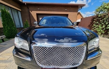 Chrysler 300C II, 2012 год, 1 450 000 рублей, 2 фотография