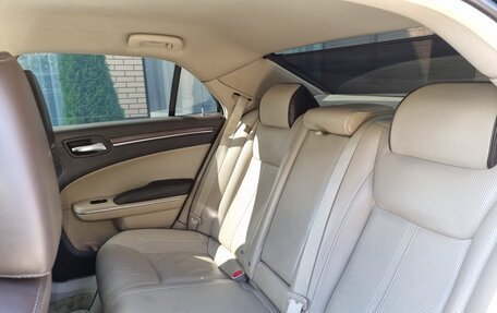 Chrysler 300C II, 2012 год, 1 450 000 рублей, 31 фотография