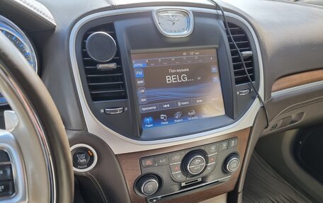 Chrysler 300C II, 2012 год, 1 450 000 рублей, 27 фотография