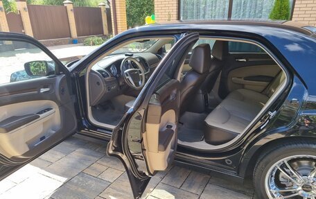 Chrysler 300C II, 2012 год, 1 450 000 рублей, 24 фотография