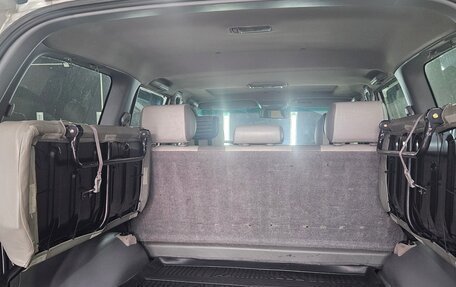 Toyota Land Cruiser 100 рестайлинг 2, 2004 год, 2 700 000 рублей, 9 фотография