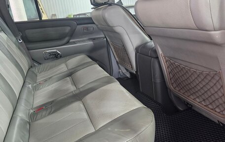 Toyota Land Cruiser 100 рестайлинг 2, 2004 год, 2 700 000 рублей, 2 фотография