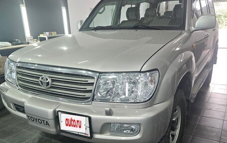 Toyota Land Cruiser 100 рестайлинг 2, 2004 год, 2 700 000 рублей, 13 фотография