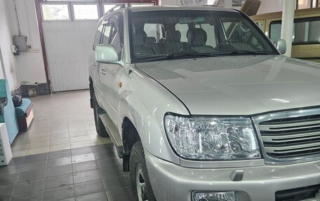 Toyota Land Cruiser 100 рестайлинг 2, 2004 год, 2 700 000 рублей, 12 фотография