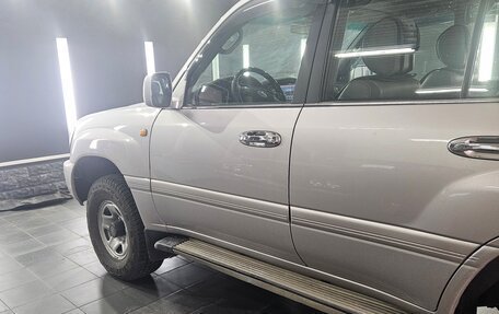 Toyota Land Cruiser 100 рестайлинг 2, 2004 год, 2 700 000 рублей, 14 фотография