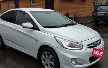 Hyundai Solaris II рестайлинг, 2013 год, 12 фотография