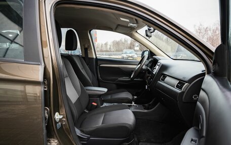 Mitsubishi Outlander III рестайлинг 3, 2015 год, 1 700 000 рублей, 11 фотография