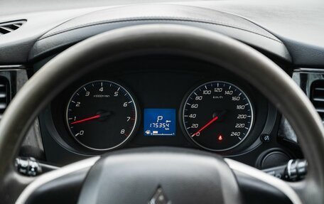 Mitsubishi Outlander III рестайлинг 3, 2015 год, 1 700 000 рублей, 16 фотография