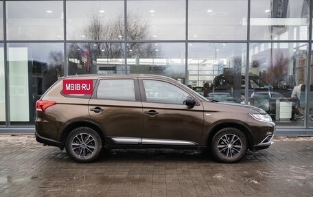 Mitsubishi Outlander III рестайлинг 3, 2015 год, 1 700 000 рублей, 8 фотография