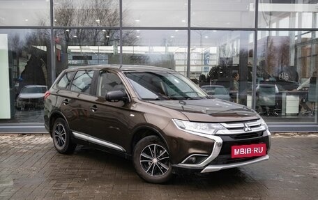 Mitsubishi Outlander III рестайлинг 3, 2015 год, 1 700 000 рублей, 5 фотография